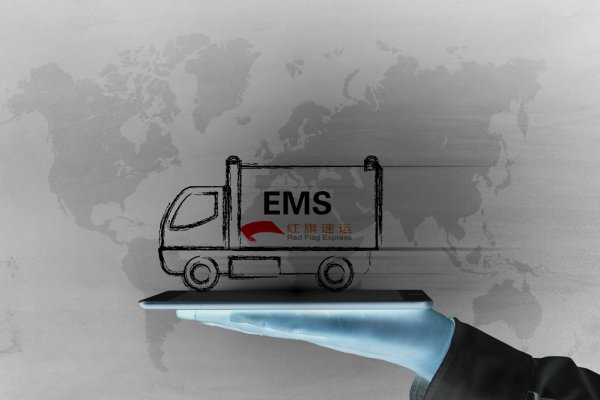 阿迪達(dá)斯鞋進(jìn)口費(fèi)用多少錢？耐克鞋子進(jìn)口關(guān)稅是多少？運(yùn)動(dòng)鞋進(jìn)口清關(guān)公司-紅旗速運(yùn)